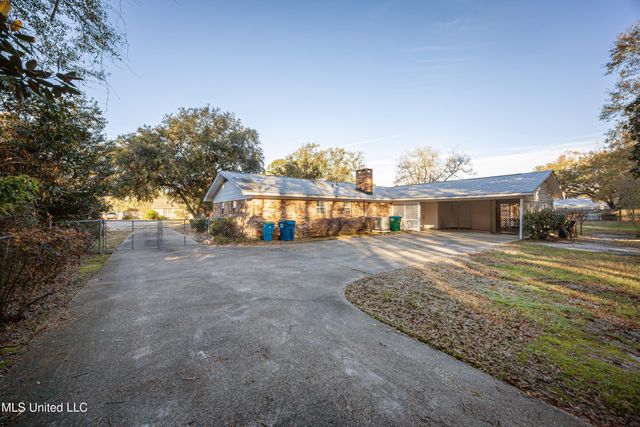 1512 Woodhaven Street, Pascagoula, MS 39581