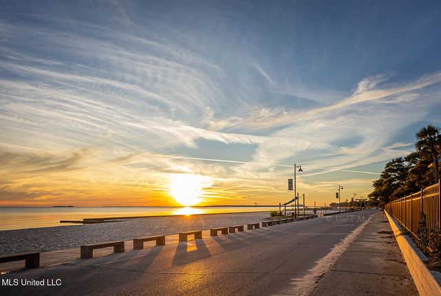 1512 Woodhaven Street, Pascagoula, MS 39581