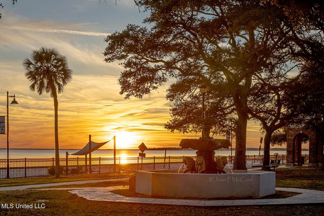 1512 Woodhaven Street, Pascagoula, MS 39581