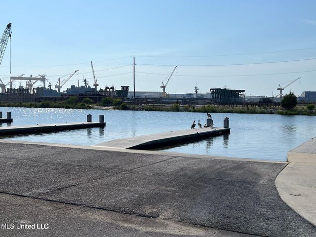 1512 Woodhaven Street, Pascagoula, MS 39581