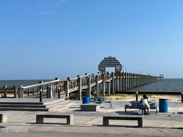 1512 Woodhaven Street, Pascagoula, MS 39581