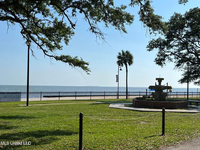 1512 Woodhaven Street, Pascagoula, MS 39581