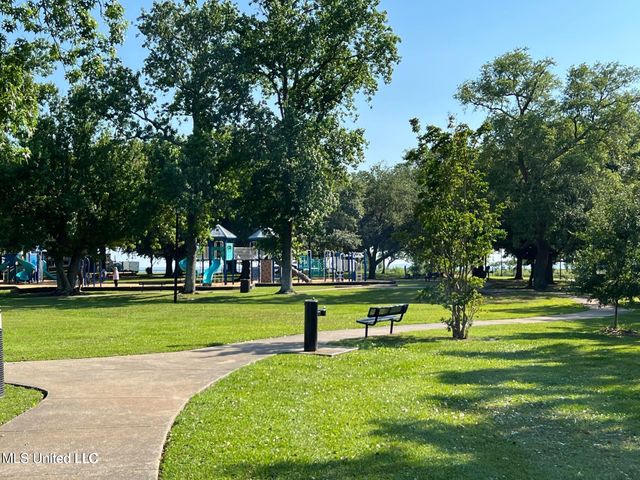 1512 Woodhaven Street, Pascagoula, MS 39581