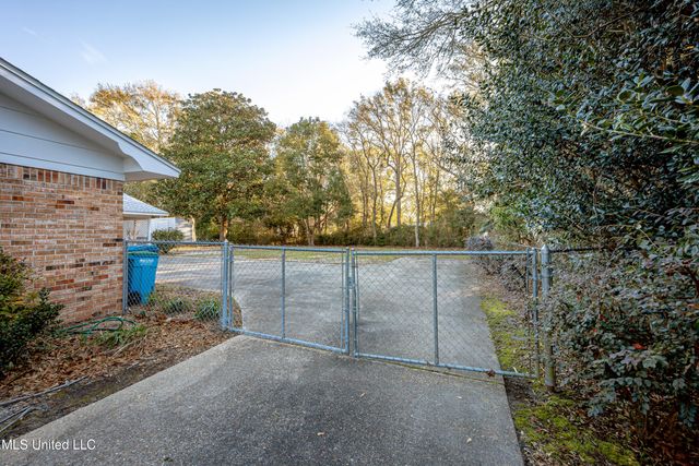 1512 Woodhaven Street, Pascagoula, MS 39581