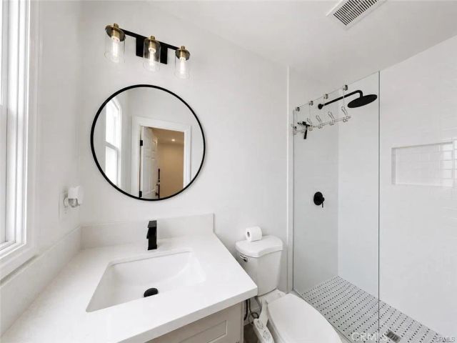 1558 W 105th, Los Angeles, CA 90047