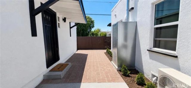 1558 W 105th, Los Angeles, CA 90047
