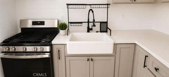 1558 W 105th, Los Angeles, CA 90047