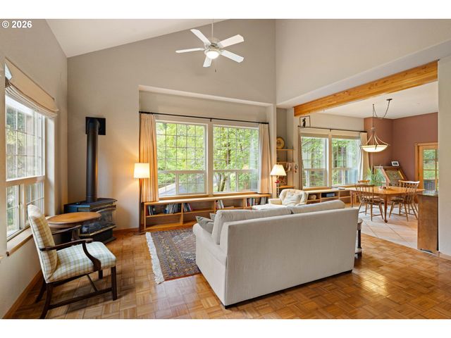 217 ROCKRIDGE Loop, Eugene, OR 97405