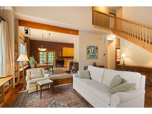 217 ROCKRIDGE Loop, Eugene, OR 97405