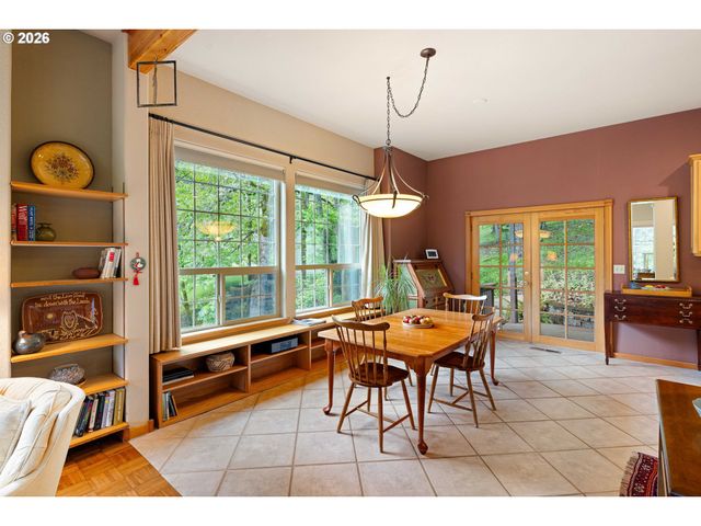217 ROCKRIDGE Loop, Eugene, OR 97405