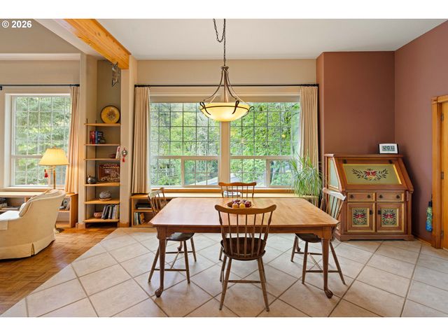 217 ROCKRIDGE Loop, Eugene, OR 97405