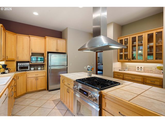 217 ROCKRIDGE Loop, Eugene, OR 97405