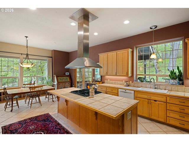 217 ROCKRIDGE Loop, Eugene, OR 97405