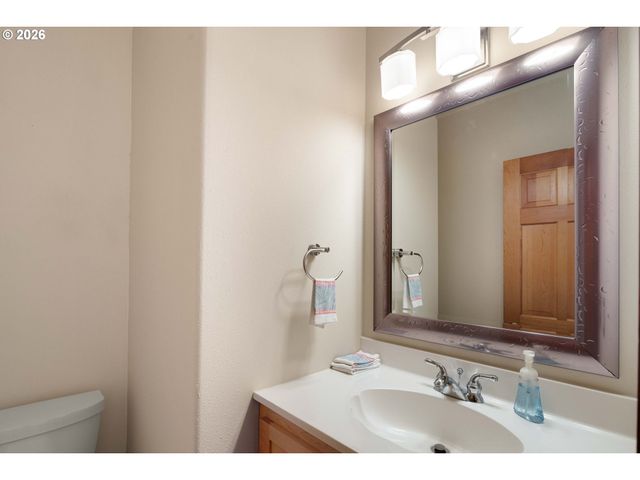 217 ROCKRIDGE Loop, Eugene, OR 97405