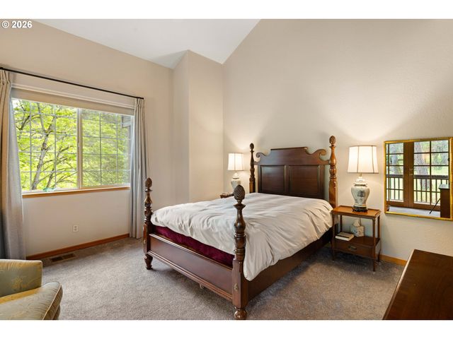 217 ROCKRIDGE Loop, Eugene, OR 97405