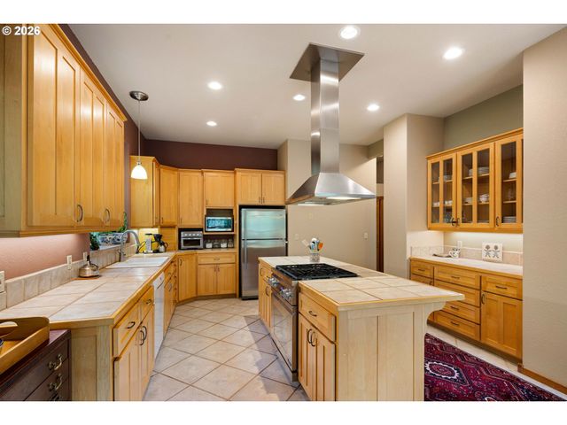 217 ROCKRIDGE Loop, Eugene, OR 97405