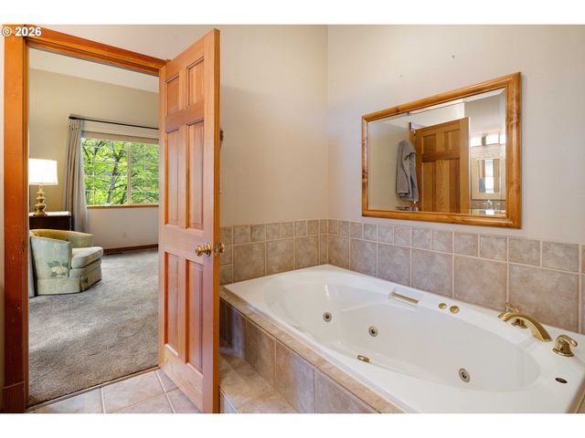 217 ROCKRIDGE Loop, Eugene, OR 97405