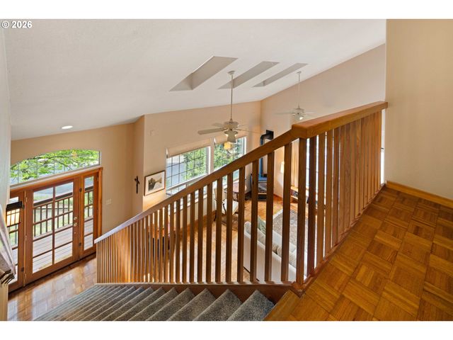 217 ROCKRIDGE Loop, Eugene, OR 97405