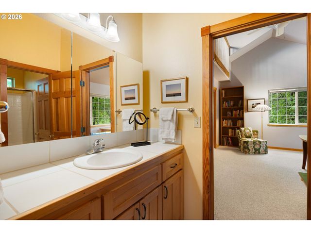 217 ROCKRIDGE Loop, Eugene, OR 97405