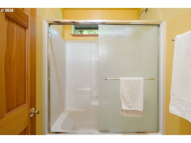 217 ROCKRIDGE Loop, Eugene, OR 97405