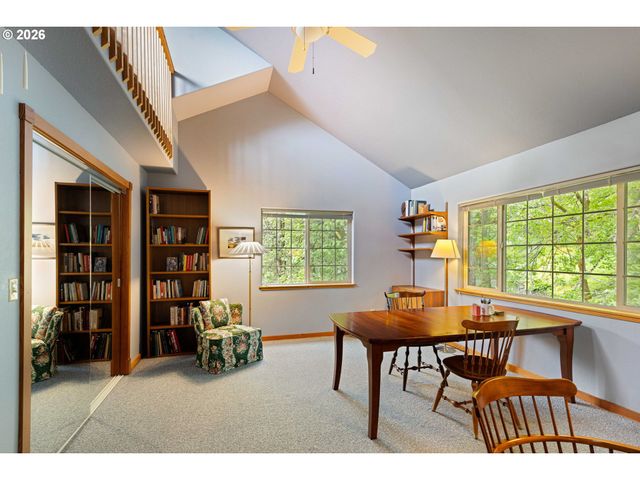 217 ROCKRIDGE Loop, Eugene, OR 97405