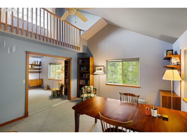 217 ROCKRIDGE Loop, Eugene, OR 97405