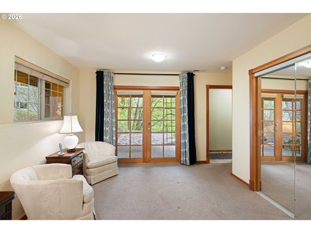 217 ROCKRIDGE Loop, Eugene, OR 97405