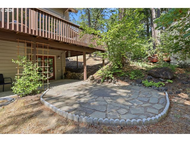 217 ROCKRIDGE Loop, Eugene, OR 97405