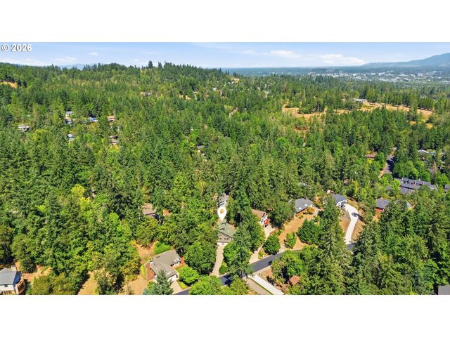 217 ROCKRIDGE Loop, Eugene, OR 97405