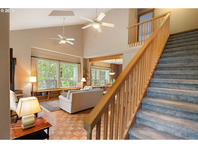 217 ROCKRIDGE Loop, Eugene, OR 97405