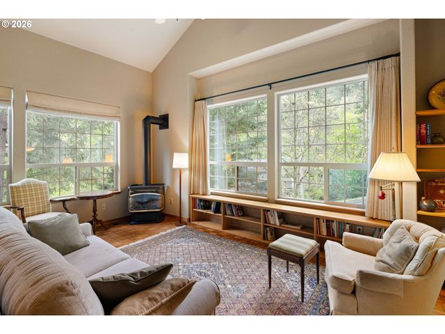 217 ROCKRIDGE Loop, Eugene, OR 97405