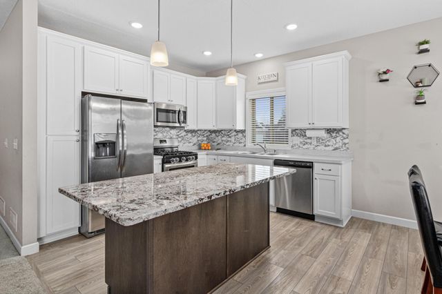 6023 Iris Lane, Rockford, MN 55373