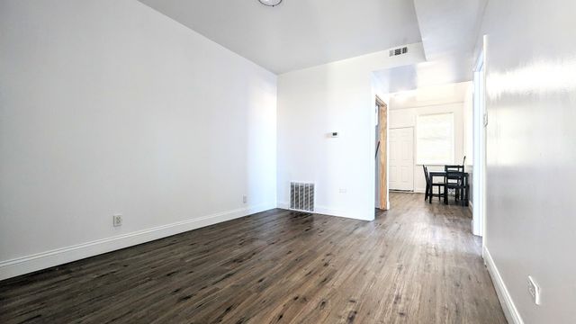 3948 W Congress Parkway 3R, Chicago, IL 60624