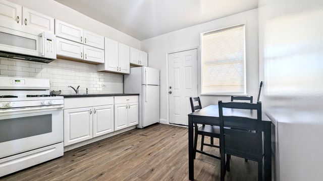 3948 W Congress Parkway 3R, Chicago, IL 60624