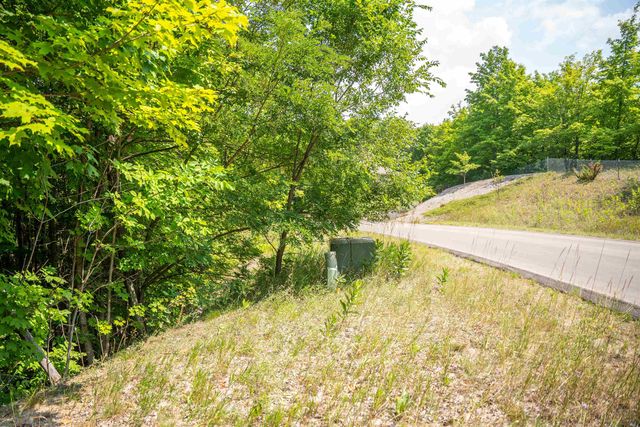 4885 Grayhawk Boulevard, Traverse City, MI 49684