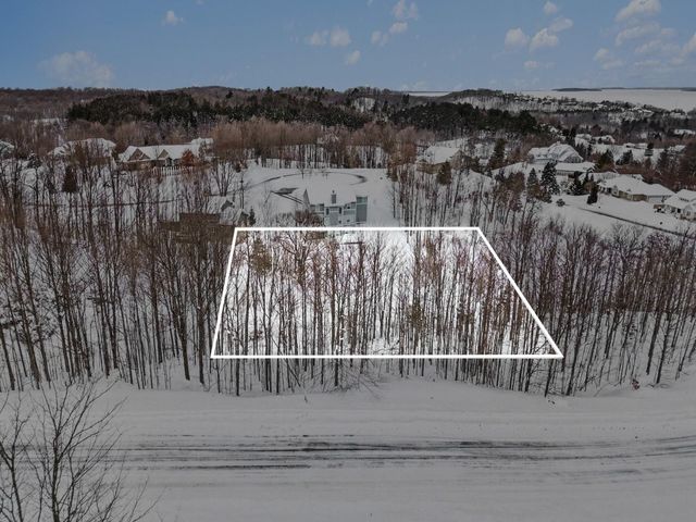 4885 Grayhawk Boulevard, Traverse City, MI 49684