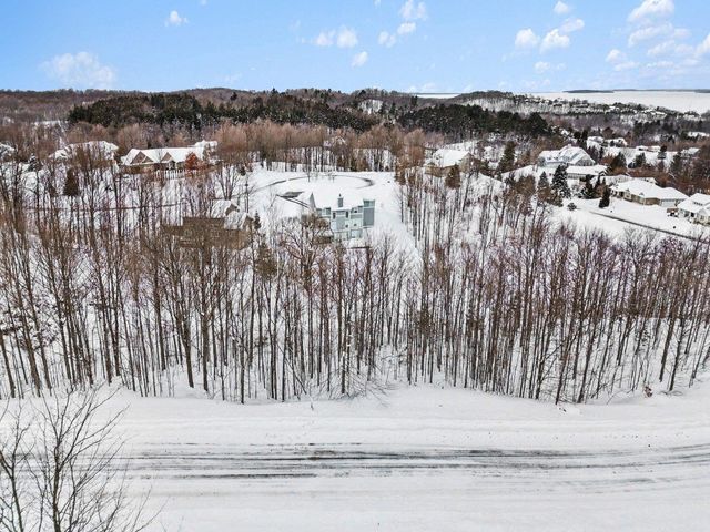 4885 Grayhawk Boulevard, Traverse City, MI 49684