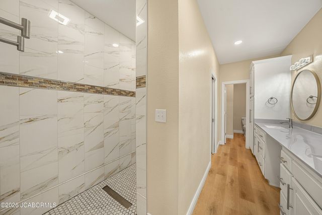 1828 PINNACLE POINT, Holts Summit, MO 65043