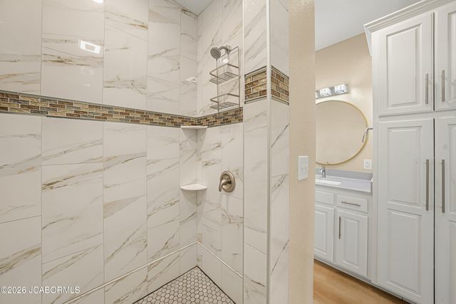 1828 PINNACLE POINT, Holts Summit, MO 65043