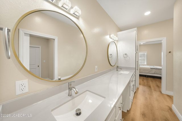 1828 PINNACLE POINT, Holts Summit, MO 65043