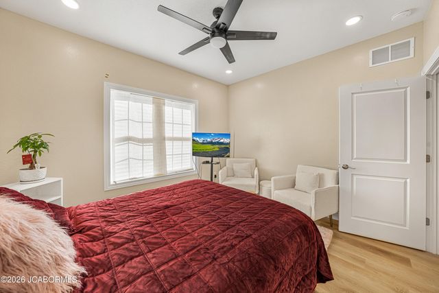 1828 PINNACLE POINT, Holts Summit, MO 65043