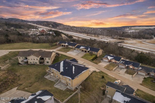 1828 PINNACLE POINT, Holts Summit, MO 65043