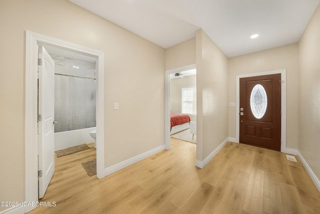 1828 PINNACLE POINT, Holts Summit, MO 65043