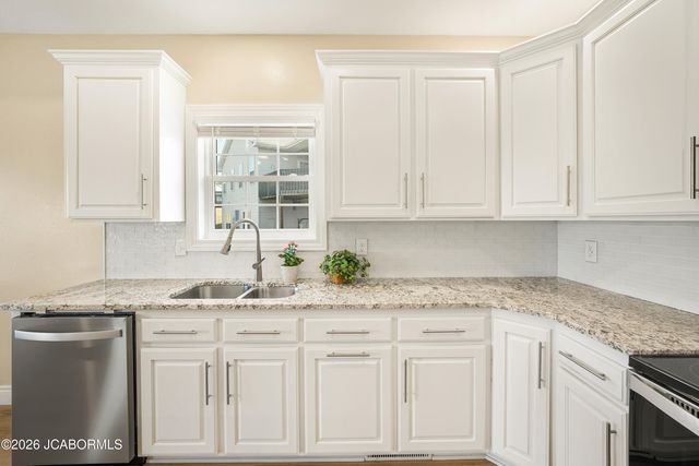 1828 PINNACLE POINT, Holts Summit, MO 65043