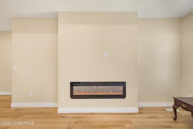 1828 PINNACLE POINT, Holts Summit, MO 65043