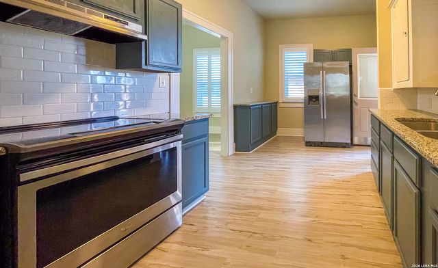 423 S 6th, Kenedy, TX 78119