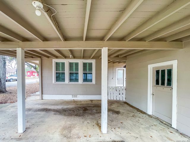 423 S 6th, Kenedy, TX 78119