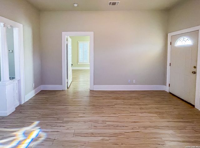 423 S 6th, Kenedy, TX 78119