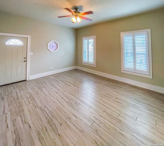 423 S 6th, Kenedy, TX 78119