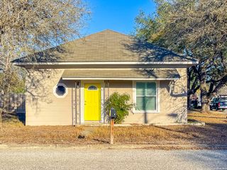 423 S 6th, Kenedy, TX 78119